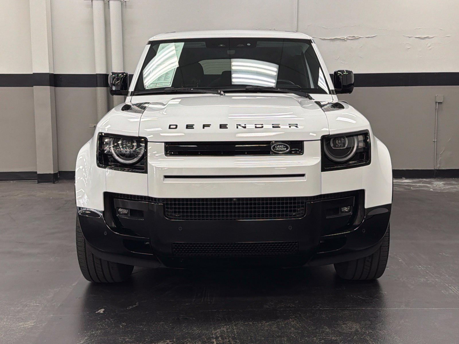 Used 2026 Land Rover Defender 110 X-Dynamic SE AWD/4WD image 4