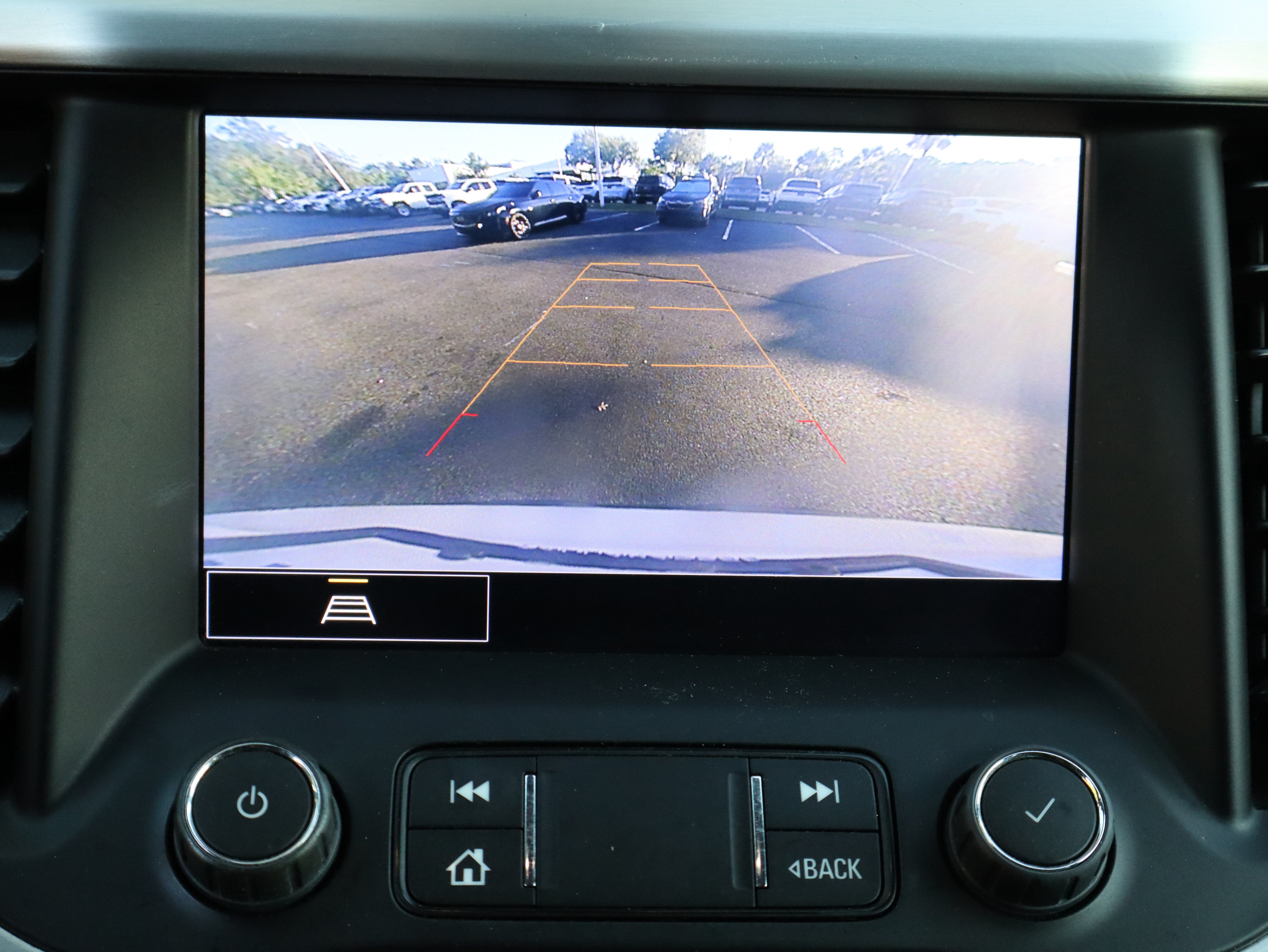 Used 2023 GMC Acadia SLE w/ Driver Convenience Package FWD image 29