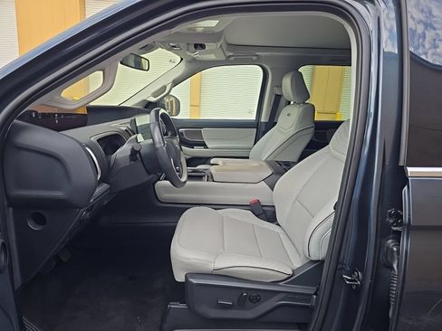 Used 2025 Ford Expedition Max Platinum w/ Platinum Ultimate Package AWD/4WD image 5