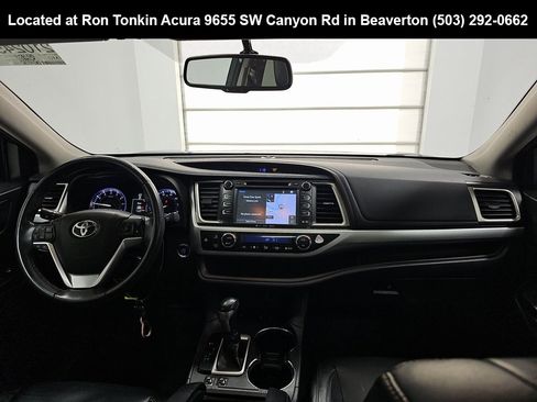 Used 2016 Toyota Highlander XLE image 11