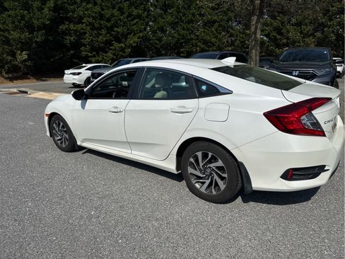 Used 2018 Honda Civic EX image 2