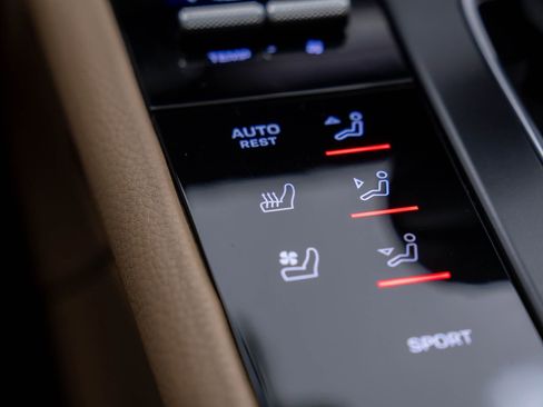 Certified 2023 Porsche Macan image 27