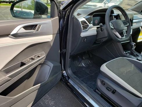 New 2026 Volkswagen Taos SE AWD/4WD image 6