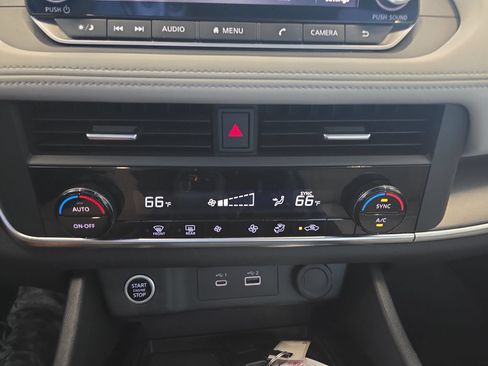 Used 2023 Nissan Rogue SV FWD image 23