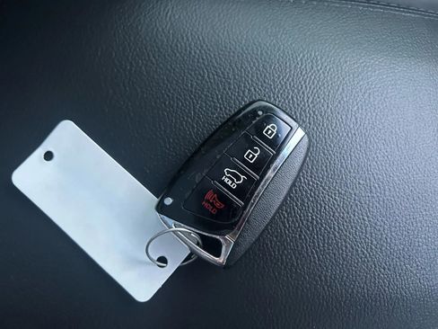 Used 2017 Hyundai Santa Fe FWD image 34