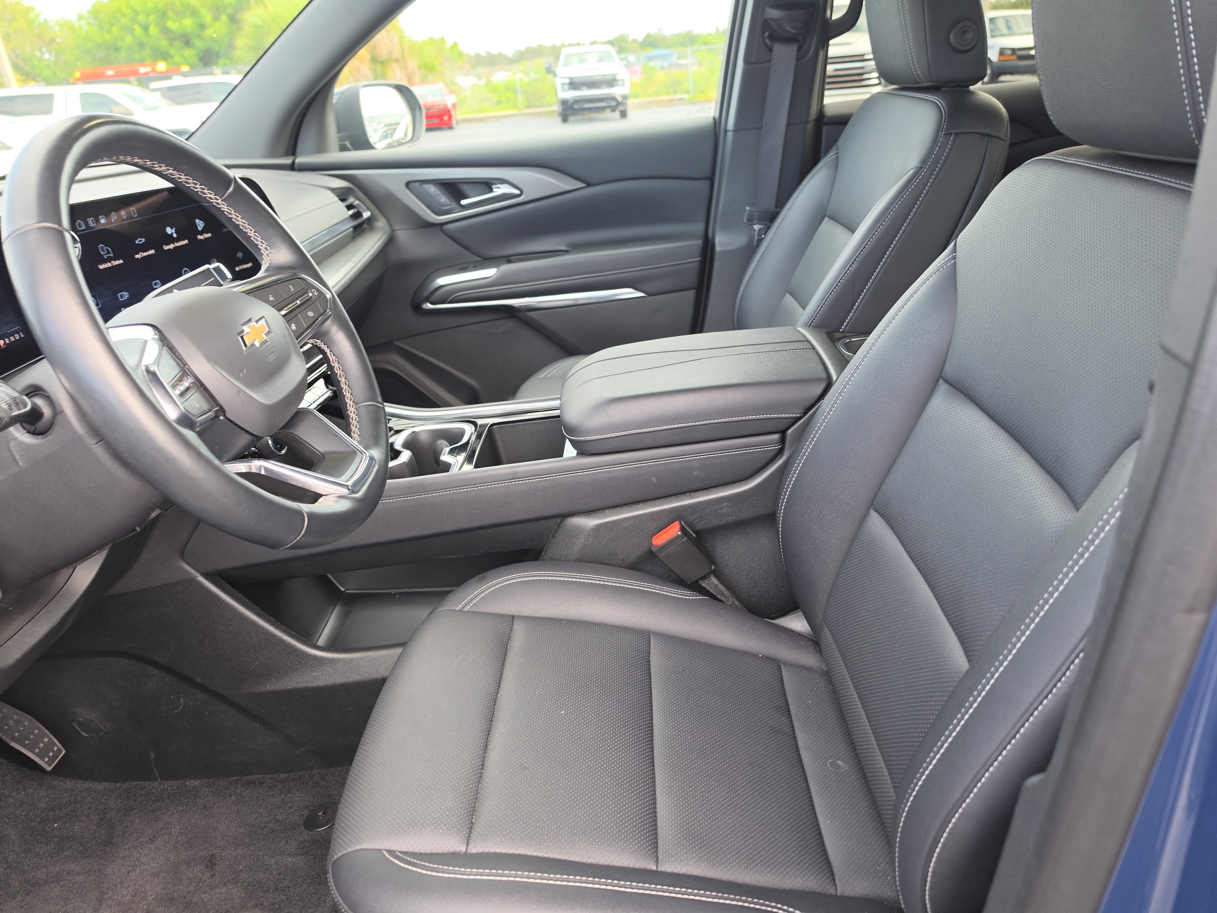 Certified 2025 Chevrolet Traverse LT FWD image 16