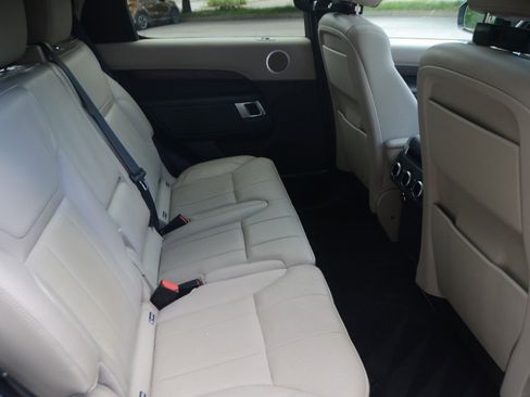 Used 2018 Land Rover Discovery HSE AWD/4WD image 14