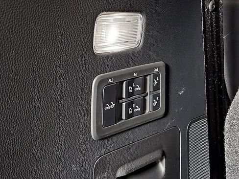 Used 2025 Lexus LX 600 4WD w/ Luxury Package image 35