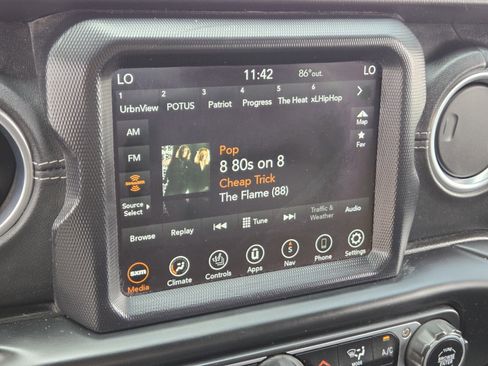 Used 2020 Jeep Gladiator Overland image 17