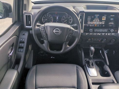 Certified 2025 Nissan Frontier SV RWD image 31