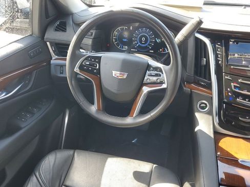 Used 2018 Cadillac Escalade Luxury image 20