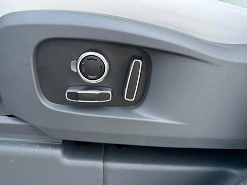 Certified 2025 Land Rover Defender 130 X-Dynamic SE image 29