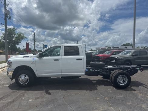 New 2026 RAM 3500 Tradesman w/ Chrome Appearance Group A AWD/4WD image 6