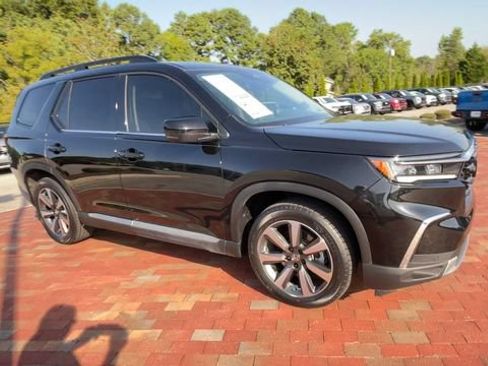 Used 2025 Honda Pilot Elite image 3