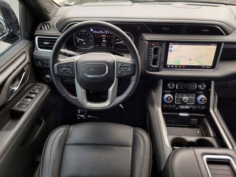 Used 2021 GMC Yukon XL Denali w/ Denali Premium Package AWD/4WD image 13