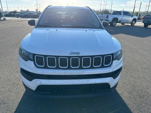 Used 2022 Jeep Compass Latitude w/ Convenience Group AWD/4WD image 2