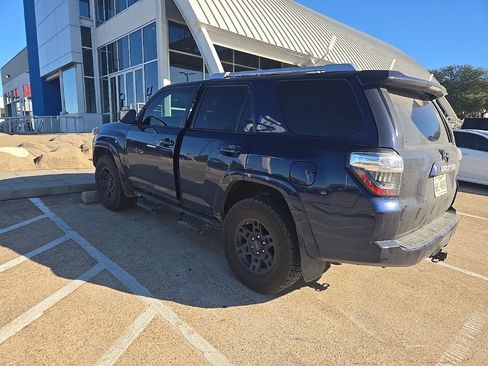 Used 2018 Toyota 4Runner SR5 image 11