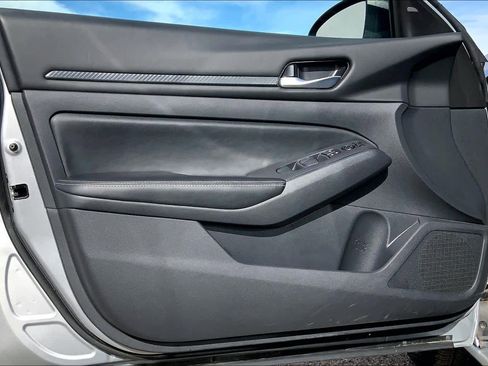 Used 2024 Nissan Altima 2.5 SV image 21