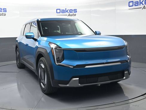 New 2026 Kia EV9 Wind AWD/4WD image 2