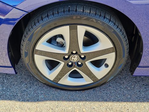 Used 2017 Toyota Prius Three Touring image 17