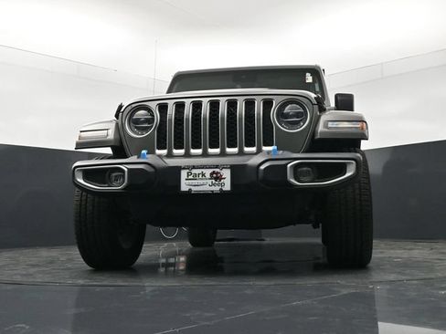 Used 2022 Jeep Wrangler Unlimited Sahara w/ Cold Weather Group AWD/4WD image 23
