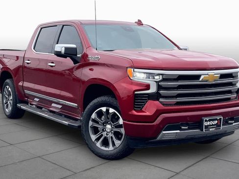 Used 2024 Chevrolet Silverado 1500 High Country w/ Z71 Off-Road Package AWD/4WD image 3