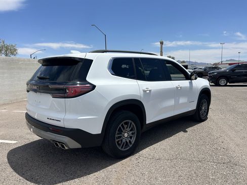 Used 2025 GMC Acadia Elevation FWD image 4