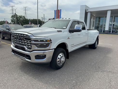 Used 2025 RAM 3500 Limited AWD/4WD image 2