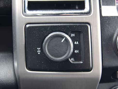 Used 2015 Ford F150 Platinum w/ Equipment Group 701A Luxury image 31