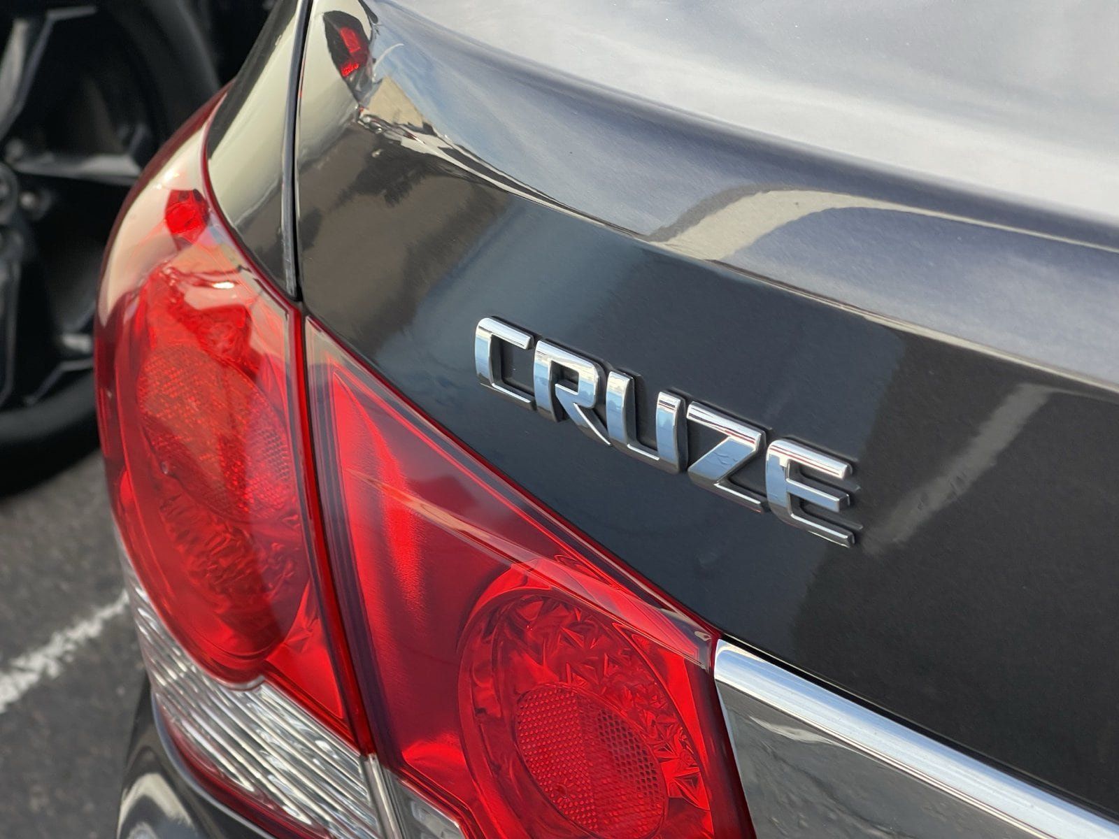 Used 2015 Chevrolet Cruze LT w/ Sun And Sound Package FWD image 8