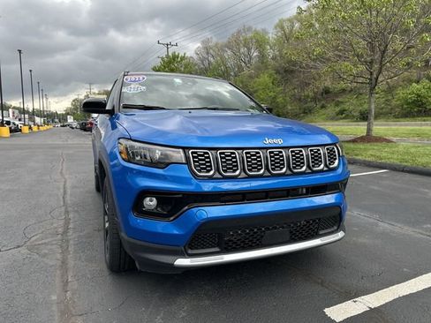 Used 2025 Jeep Compass Limited AWD/4WD image 11
