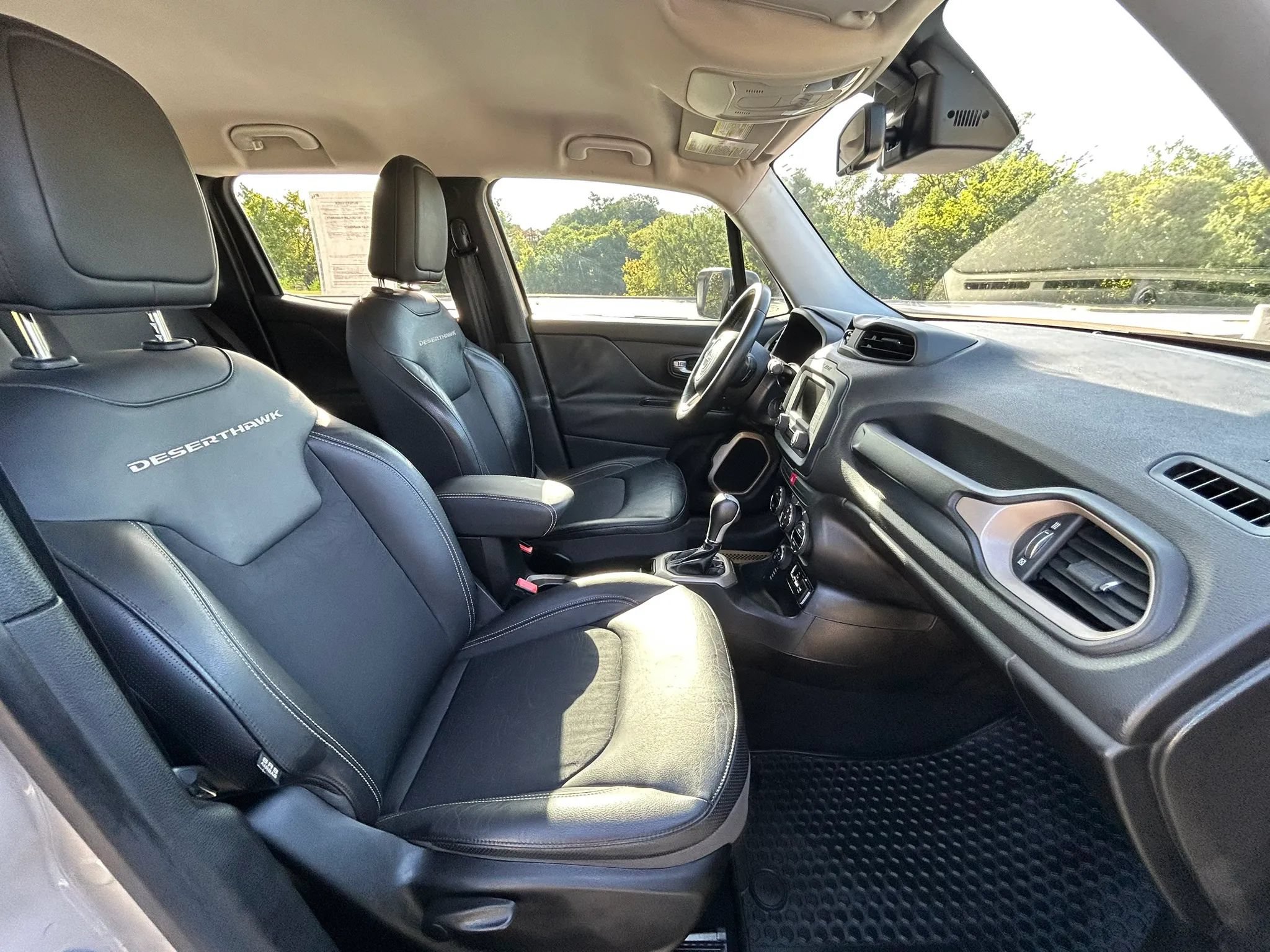 Used 2017 Jeep Renegade Trailhawk AWD/4WD image 16