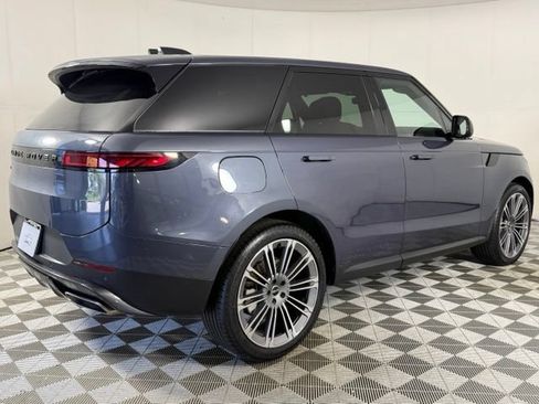 Used 2025 Land Rover Range Rover Sport SE AWD/4WD image 8