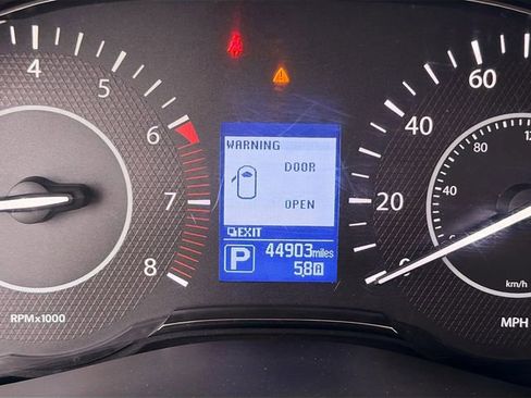 Used 2019 Nissan Armada Platinum image 12