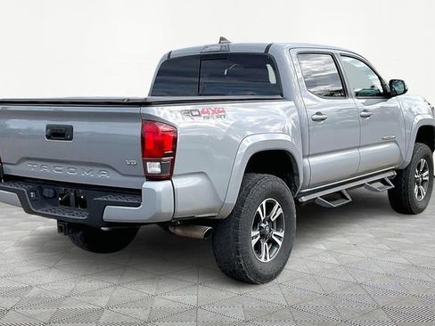 Used 2019 Toyota Tacoma TRD Sport image 5