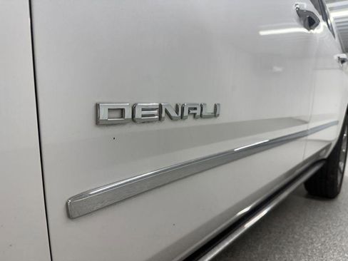 Used 2016 GMC Yukon XL Denali AWD/4WD image 9