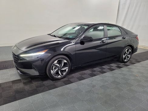 Used 2023 Hyundai Elantra SEL w/ Convenience Package FWD image 2