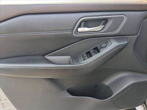 Used 2021 Nissan Rogue SV w/ Premium Package FWD image 10