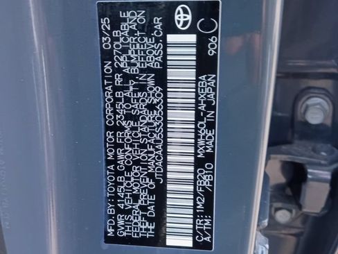 Used 2025 Toyota Prius LE FWD image 3