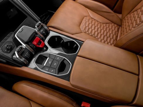 Used 2022 Lamborghini Urus image 23