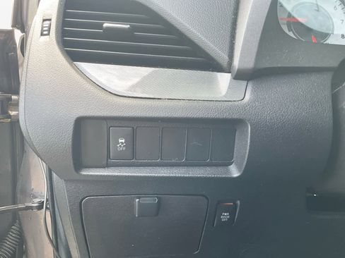 Used 2018 Toyota Sienna SE Premium w/ Carpet Mat Package image 16