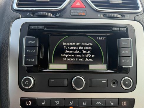 Used 2014 Volkswagen Eos Komfort FWD image 33