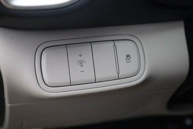 Used 2025 Hyundai Venue SEL FWD image 11