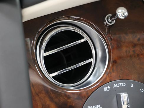 Used 2017 Rolls-Royce Ghost RWD image 25