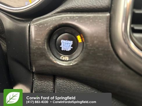 Used 2018 Jeep Grand Cherokee Laredo image 28