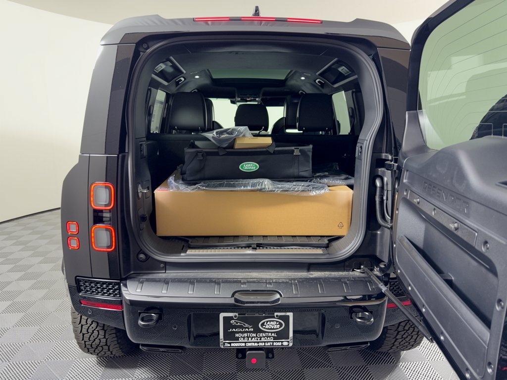 New 2026 Land Rover Defender 110 OCTA AWD/4WD image 28