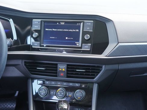 Used 2024 Volkswagen Jetta SE FWD image 22