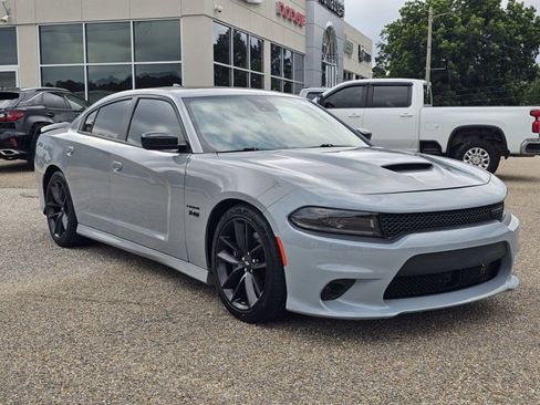 Used 2022 Dodge Charger R/T w/ Plus Group RWD image 5