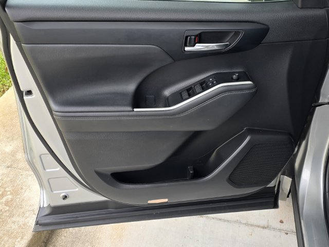 Used 2022 Toyota Highlander XLE FWD image 35