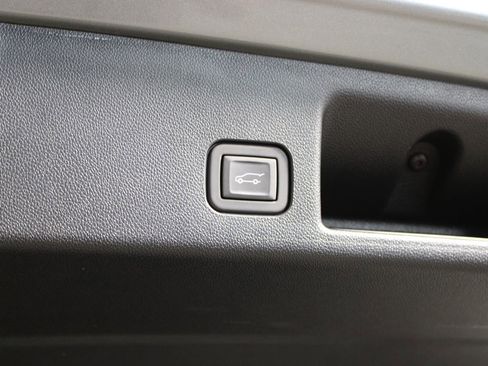 Used 2024 Chevrolet Equinox EV RS FWD image 33
